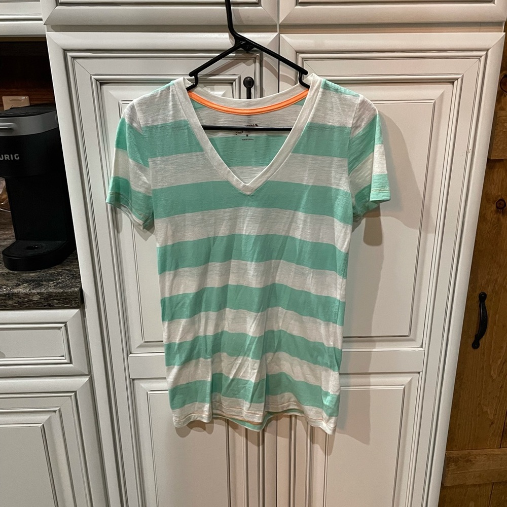 V-neck t-shirt